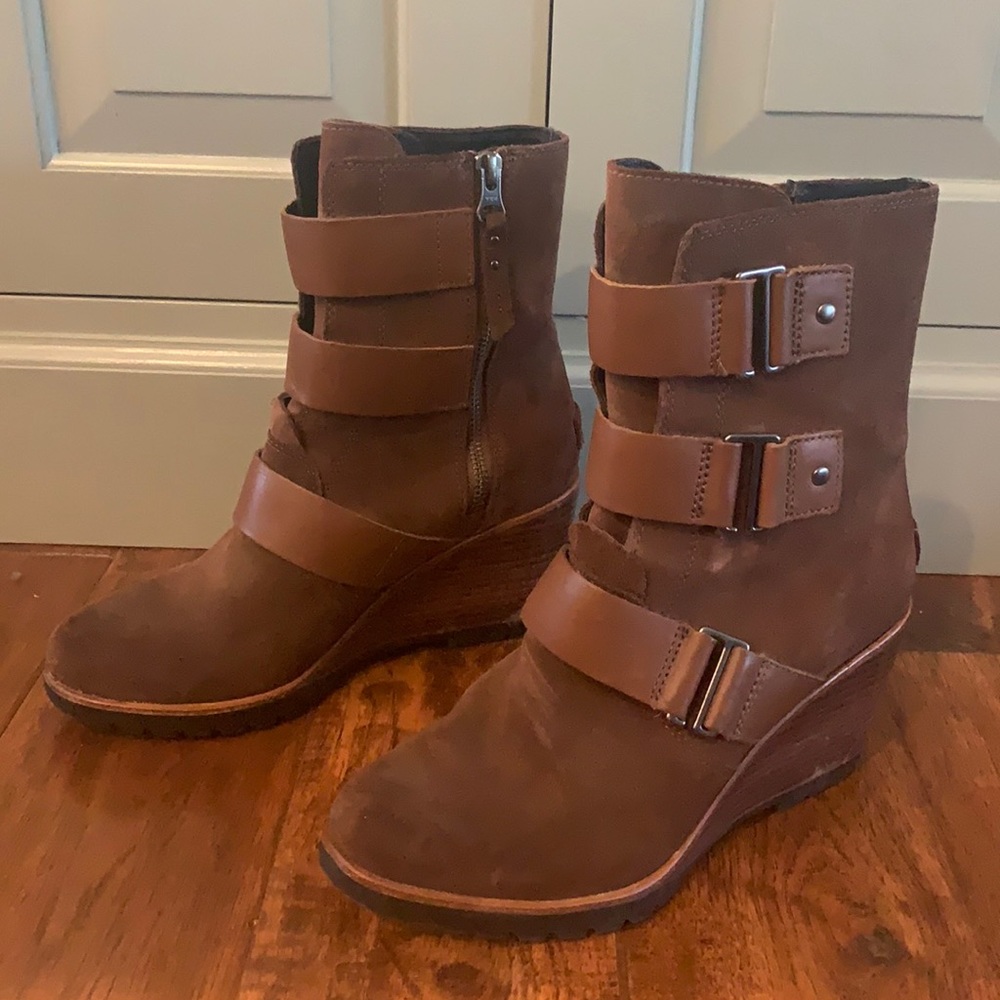 Sorel After Hours sued bootie